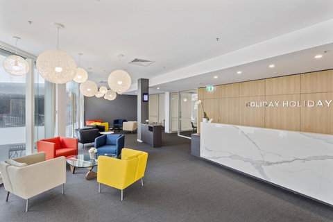 Holiday Holiday Circle On Cavill Apartments - Accommodation Burleigh 29