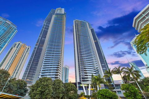 Holiday Holiday Circle On Cavill Apartments - Accommodation Burleigh 35