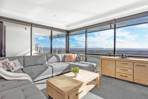 Holiday Holiday Circle On Cavill Apartments - Accommodation Burleigh 24