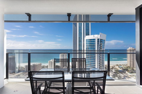 Holiday Holiday Circle On Cavill Apartments - Accommodation Burleigh 13