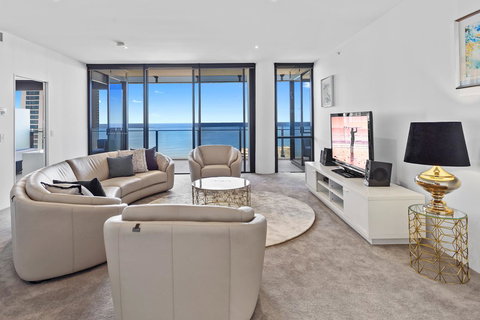 Holiday Holiday Circle On Cavill Apartments - Accommodation Burleigh 1