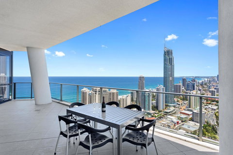 Holiday Holiday Circle On Cavill Apartments - Accommodation Burleigh 5