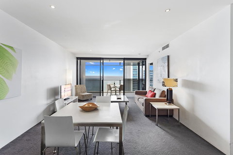 Holiday Holiday Circle On Cavill Apartments - Accommodation Burleigh 40