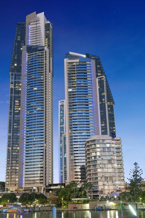 Holiday Holiday Circle On Cavill Apartments - Accommodation Burleigh 28