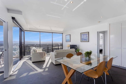 Holiday Holiday Circle On Cavill Apartments - Accommodation Burleigh 21