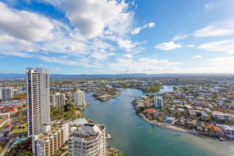 Holiday Holiday Circle On Cavill Apartments - Accommodation Burleigh 6