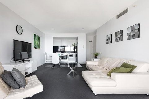 Holiday Holiday Circle On Cavill Apartments - Accommodation Burleigh 7