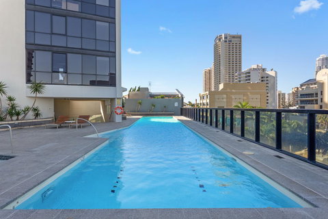 Holiday Holiday Circle On Cavill Apartments - Accommodation Burleigh 30