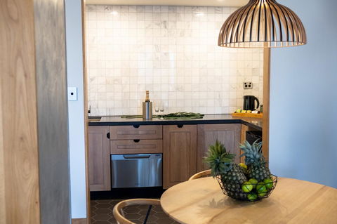 The Island Gold Coast - Accommodation Burleigh 4
