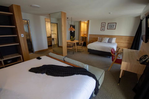 The Island Gold Coast - Accommodation Burleigh 10