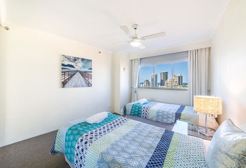 The Meriton Apartments On Main Beach - Accommodation Burleigh 3