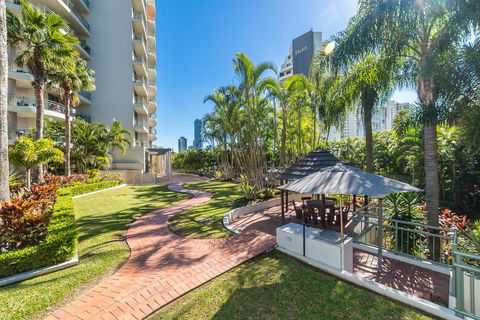 The Meriton Apartments On Main Beach - Accommodation Burleigh 39