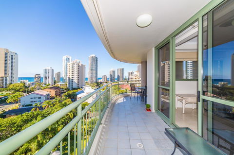 The Meriton Apartments On Main Beach - Accommodation Burleigh 10