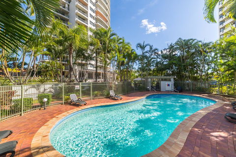 The Meriton Apartments On Main Beach - Accommodation Burleigh 37
