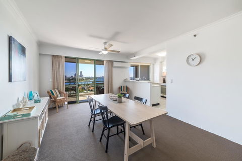The Meriton Apartments On Main Beach - Accommodation Burleigh 14