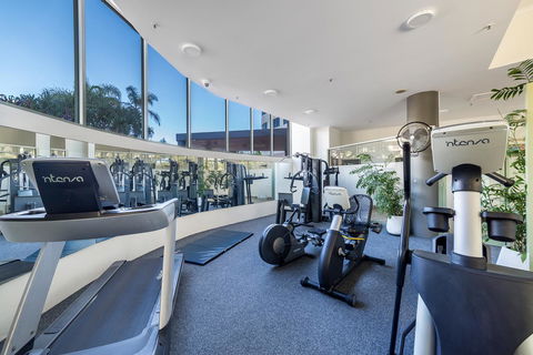 The Meriton Apartments On Main Beach - Accommodation Burleigh 30