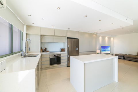 The Meriton Apartments On Main Beach - Accommodation Burleigh 9