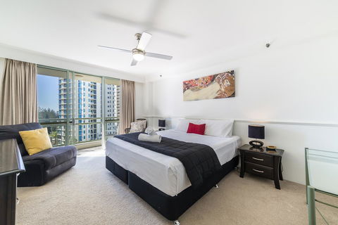 The Meriton Apartments On Main Beach - Accommodation Burleigh 1