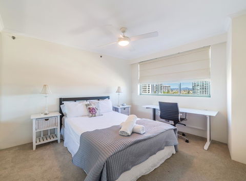 The Meriton Apartments On Main Beach - Accommodation Burleigh 11