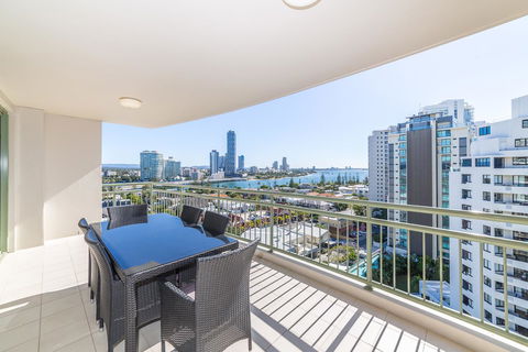 The Meriton Apartments On Main Beach - Accommodation Burleigh 22