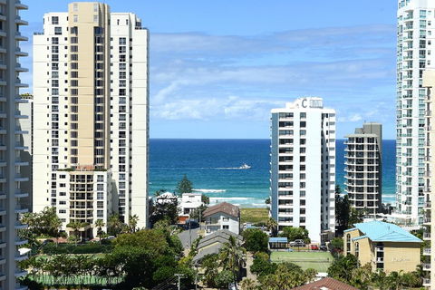 The Meriton Apartments On Main Beach - Accommodation Burleigh 29