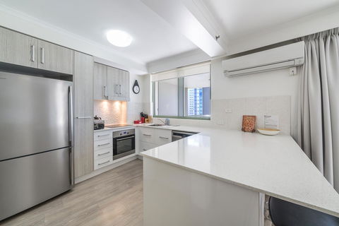 The Meriton Apartments On Main Beach - Accommodation Burleigh 12