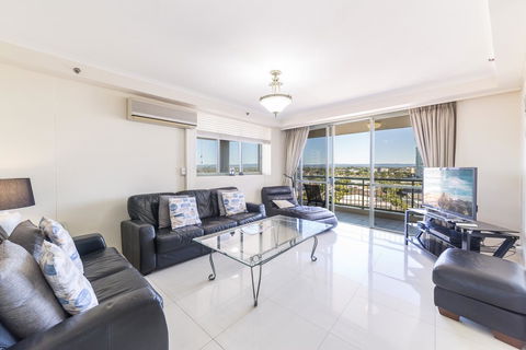 The Meriton Apartments On Main Beach - Accommodation Burleigh 13