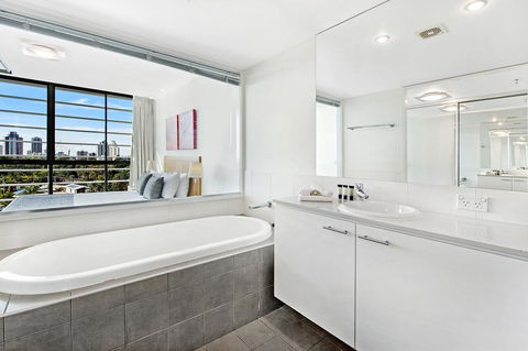 ULTIQA Freshwater Point Resort - Accommodation Burleigh 42