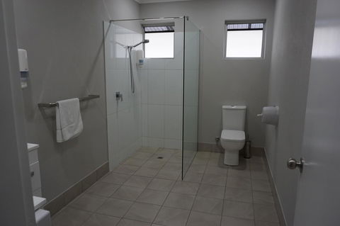 YAL Cairns - A Motel That Makes A Difference - Accommodation Burleigh 2