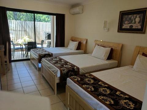 Novena Palms Motel - Accommodation Burleigh 23