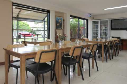Novena Palms Motel - Accommodation Burleigh 27
