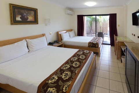Novena Palms Motel - Accommodation Burleigh 21