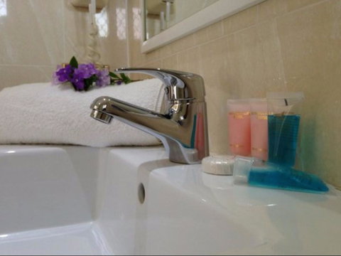 Novena Palms Motel - Accommodation Burleigh 2