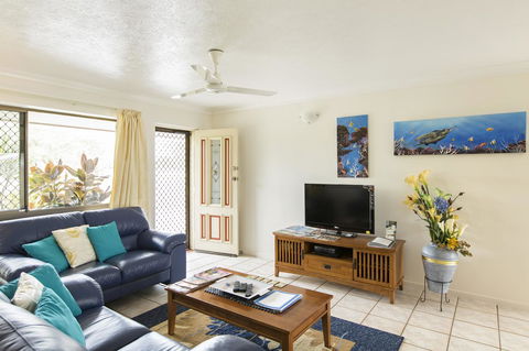 Marcol Place Holiday Apartments - Accommodation Burleigh 11