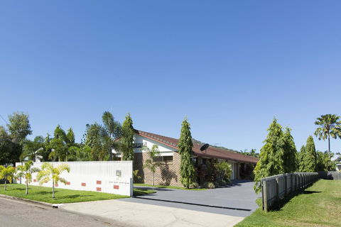 Marcol Place Holiday Apartments - Accommodation Burleigh 0