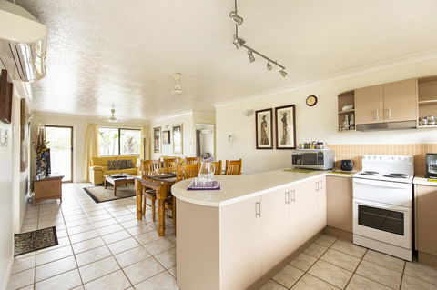 Marcol Place Holiday Apartments - Accommodation Burleigh 5