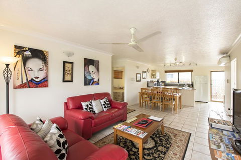 Marcol Place Holiday Apartments - Accommodation Burleigh 16