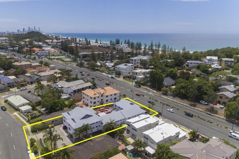 Sunshine Beach Resort - Accommodation Burleigh 2