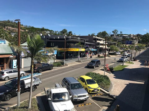 Location! 2BR Town View Unit In Centre Of Airlie. - Accommodation Burleigh 12