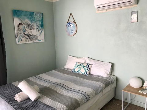 Location! 2BR Town View Unit In Centre Of Airlie. - Accommodation Burleigh 22