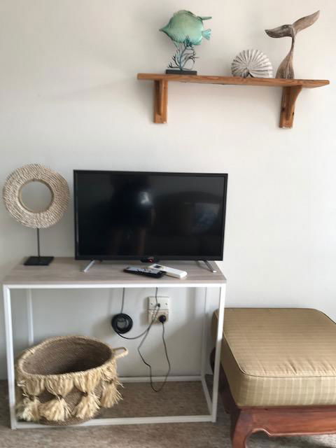Location! 2BR Town View Unit In Centre Of Airlie. - Accommodation Burleigh 13
