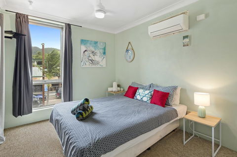 Location! 2BR Town View Unit In Centre Of Airlie. - Accommodation Burleigh 0