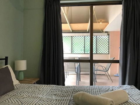 Location! 2BR Town View Unit In Centre Of Airlie. - Accommodation Burleigh 9