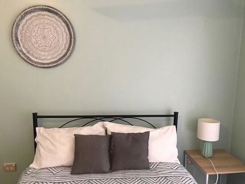 Location! 2BR Town View Unit In Centre Of Airlie. - Accommodation Burleigh 21