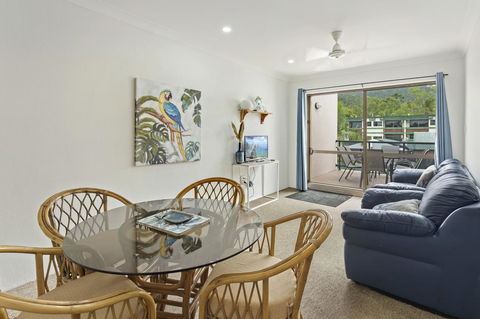 Location! 2BR Town View Unit In Centre Of Airlie. - Accommodation Burleigh 15