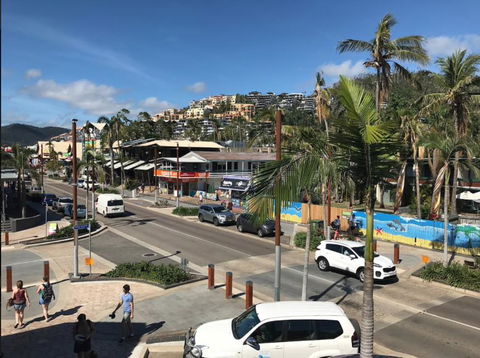 Location! 2BR Town View Unit In Centre Of Airlie. - Accommodation Burleigh 20