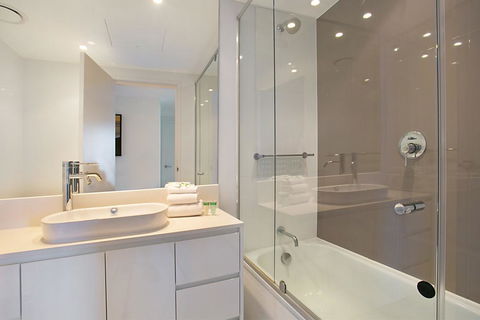 Number 1 H Residences - WiFi, Parking & More By Gold Coast Holidays - Accommodation Burleigh 3