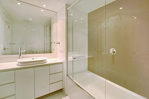 Number 1 H Residences - WiFi, Parking & More By Gold Coast Holidays - Accommodation Burleigh 13