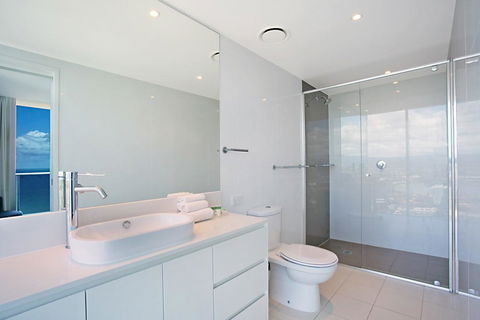 Number 1 H Residences - WiFi, Parking & More By Gold Coast Holidays - Accommodation Burleigh 6