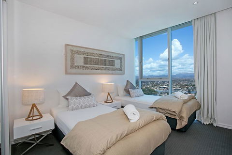 Number 1 H Residences - WiFi, Parking & More By Gold Coast Holidays - Accommodation Burleigh 4